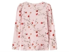 Lyserød bluse med pufærmer og print af røde roser fra Name It 13243139 ballerina bagfra
